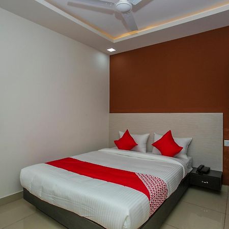 Hotel O Varcity Phi Premium Pavilion ,Above Hdfc Bank ,Near Anjaneya Temple Madiwala, Hosur Main R Bangalore Eksteriør billede