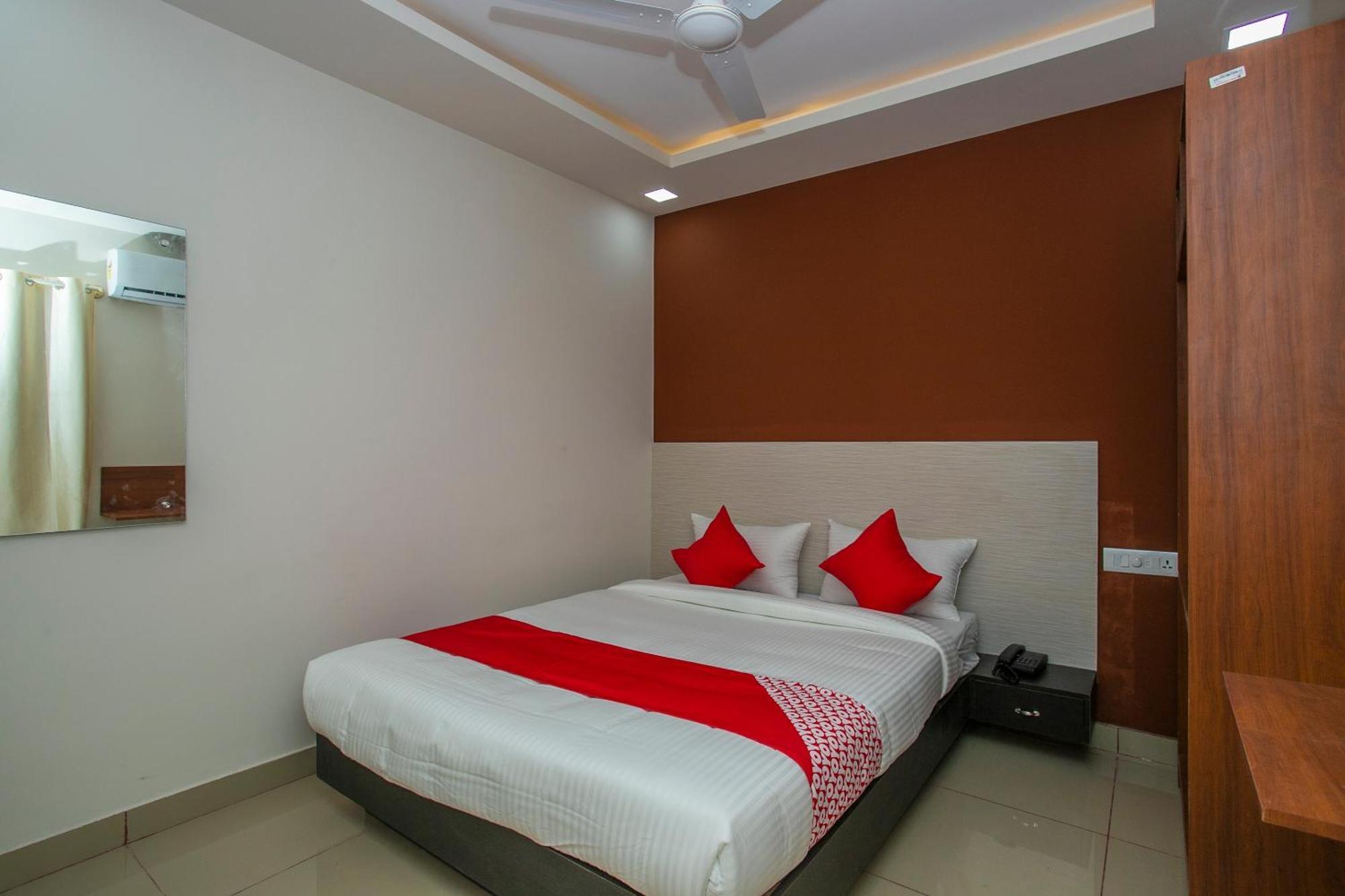 Hotel O Varcity Phi Premium Pavilion ,Above Hdfc Bank ,Near Anjaneya Temple Madiwala, Hosur Main R Bangalore Eksteriør billede